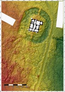 KOSTRZA - plan dworu na numerycznym modelu terenu; zbliżenie, oprac. Piotr Błoniewski