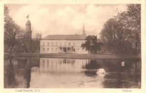 STRZELCE OPOLSKIE, zamek od strony płd. ok. 1926 (pocztówka, zb. P. Siemko)