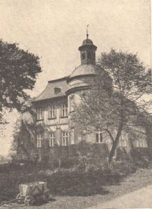 Narożnik płn.-wsch. zamku z wieżą (ok.1920 zb. P. Siemko)