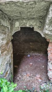 PANKÓW, późnogotycki portal dwuramienny w wejściu do wieży, fot. M. Bogdała 2023