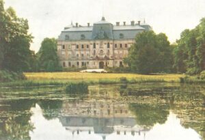 PSZCZYNA, pałac po przebudowie w latach 1870-74 (barwna fotografia z albumu Schlesien, 1923, zb. P. Siemko)