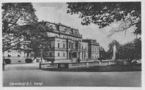 SŁAWIĘCICE, pałac ok. 1937 r. w części środkowej wtpione były mury pierwotnej budowli (pocztówka zb. P. Siemko)