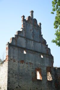 SŁUPICE, ruina dworu w widoku od płd.-zach., fot. P. Bloniewski 2016