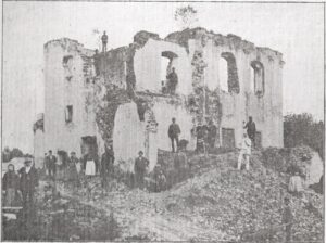 Zamek we Włodzieninie w trakcie rozbiórki – fot. z 1897 r