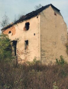 CZEKANÓW, dwór od strony południowo-zachodniej w 2005 roku (fot. P. Siemko)