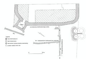 KOŹLE, Podzamcze wschodnie w Koźlu z obiektami rozpoznanymi w czasie badań w 2003 i 2004 roku - wg J. Romanowa