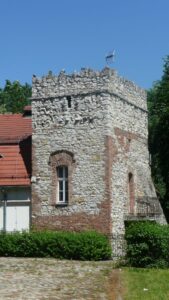 KAMIENIEC, zachowany element starego zamku zwany Mysią Wieżą (fot. P. Siemko 2017)