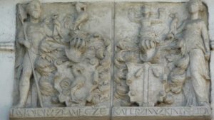 KAMIENIEC, renesansowe herby Jana Kokorza i jego żony Katarzyny z Königsfeldu (fot. P. Siemko 2017)