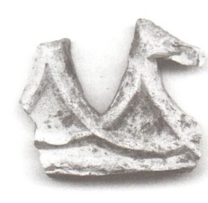 KAMIENIEC, fragment późnogotyckiego kafla wieńczącego piec, znaleziony w pomieszczeniu B (wg A. Tarasińskiego i P. Nocunia