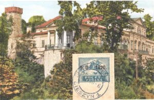 CIESZYN, loggia widokowa zamku dolnego od strony Olzy wzniesiona na dawnej bastei, za nimi widok na gotycką wieżę (pocztówka, wysł. 1920, zb. P. Siemko)