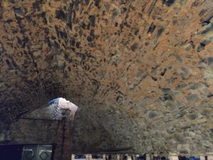 GŁUBCZYCE, piwnica pozostała po zamku w kamienicy przy ul. Jana Pawła II nr 3, sklepieni