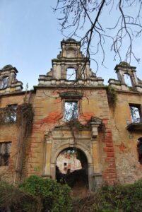 SIEDLIMOWICE, zbliżenie fasady i portal