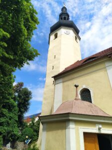 OTMĘT, wieża kościoła od 1723 r., dawniej wieża zamku (fot. P. Siemko)