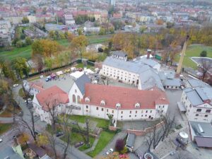 RACIBÓRZ, zamek z lotu ptaka, 2019 rok (Fot. Fallaner, CC BY-SA 4.0, z Wikimedia Commons)