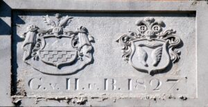 GOGOŁÓW, płyta pod oknem facjaty z inicjałami G. v. H. u. B.