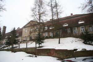 Bytnica (pow. Krosno Odrzańskie), pałac (d. dwór), widok ogólny od południowego-wschodu, fot. A. Legendziewicz