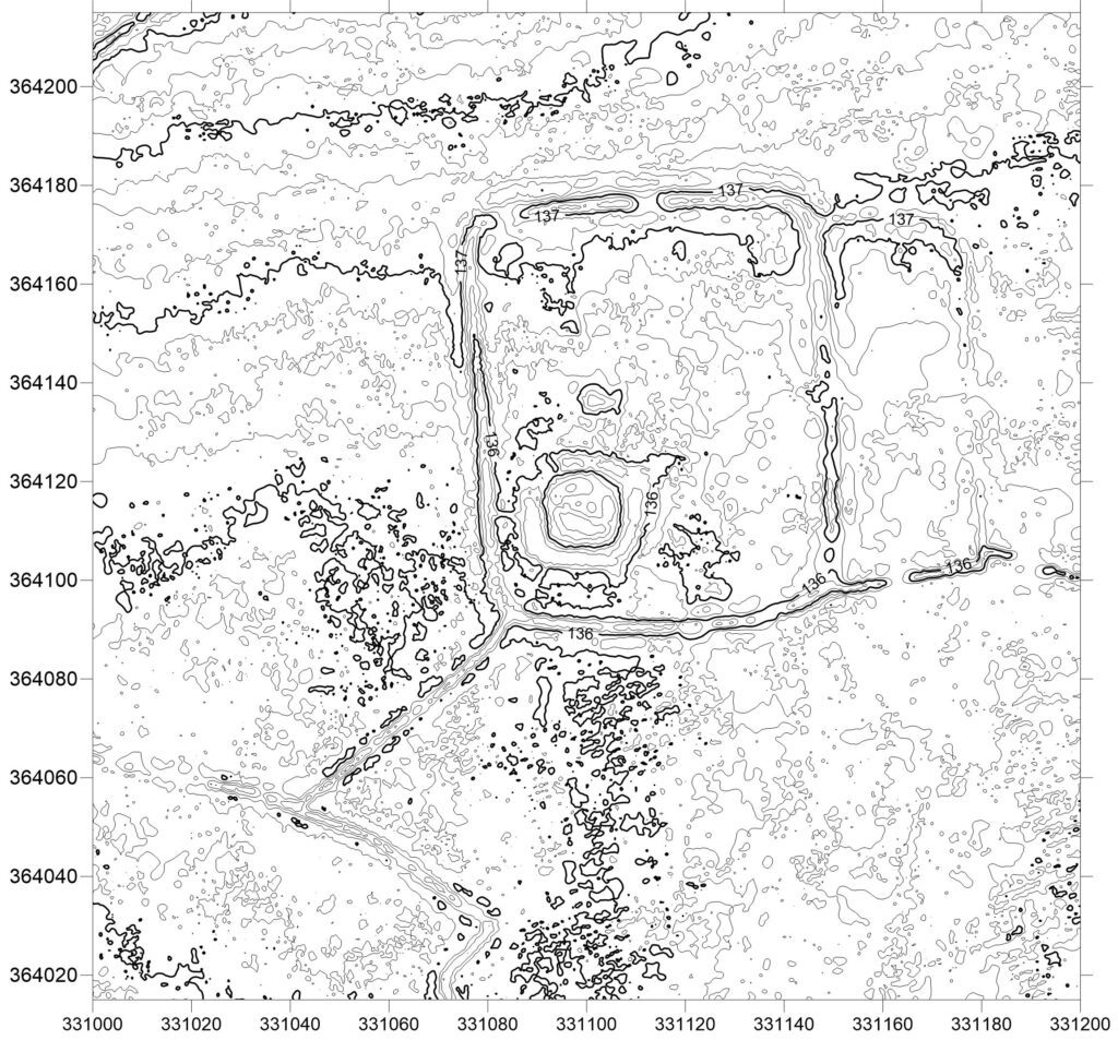 CIECHÓW, plan warstwicowy otoczenia stanowiska (oprac. M. Legut-Pintal, P. Rajski, Katalog Zamków i Dworów Obronnych Śląska [https://zamki.pwr.edu.pl/]. Licencja: CC BY-SA 4.0 [https://creativecommons.org/licenses/by-nc/4.0/])