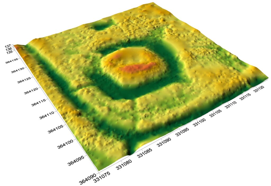 CIECHÓW, cieniowany model reliefu stanowiska (oprac. M. Legut-Pintal, P. Rajski, Katalog Zamków i Dworów Obronnych Śląska [https://zamki.pwr.edu.pl/]. Licencja: CC BY-SA 4.0 [https://creativecommons.org/licenses/by-nc/4.0/])