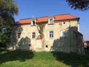 Miłaków (pow. Nowa Sól),, dwór, widok ogólny od północnego-wschodu (fot. A. Legendzie-wicz)