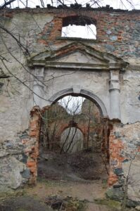 JAŹWINA – dwór dolny (wsch.). Portal, 2016 (fot. P Błoniewski