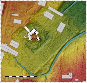 JAŹWINA - plan dworu wschodniego na numerycznym modelu terenu; zbliżenie, oprac. P. Błoniewski