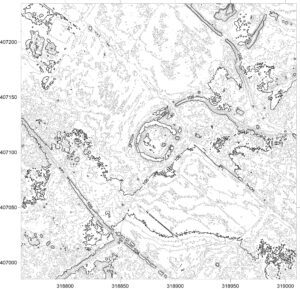 plan warstwicowy otoczenia stanowiska (oprac. M. Legut-Pintal, P. Rajski, Katalog Zamków i Dworów Obronnych Śląska [https://zamki.pwr.edu.pl/]. Licencja: CC BY-SA 4.0 [https://creativecommons.org/licenses/by-nc/4.0/])