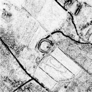 , sky view factor (stopień widoczności nieba) otoczenia stanowiska na podstawie numerycznego modelu terenu (oprac. M. Legut-Pintal, P. Rajski, Katalog Zamków i Dworów Obronnych Śląska [https://zamki.pwr.edu.pl/]. Licencja: CC BY-SA 4.0 [https://creativecommons.org/licenses/by-nc/4.0/])