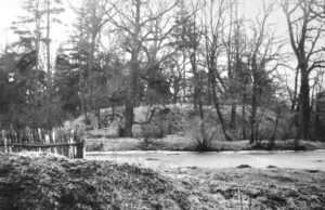 POGALEWO MAŁE, widok na grodzisko od strony SW według fotografii z 1978 r. (archiwum WUOZ Wrocław)