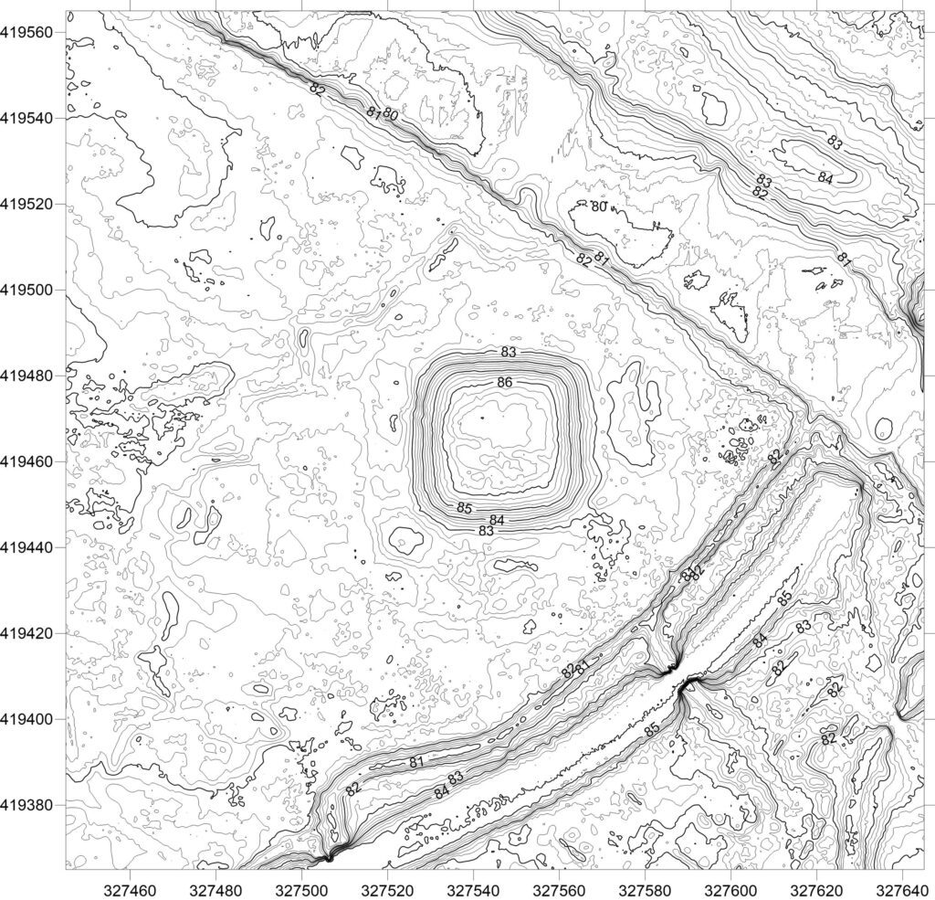 RYCZEŃ, plan warstwicowy stanowiska (oprac. M. Legut-Pintal, P. Rajski, Katalog Zamków i Dworów Obronnych Śląska [https://zamki.pwr.edu.pl/]. Licencja: CC BY-SA 4.0 [https://creativecommons.org/licenses/by-nc/4.0/])