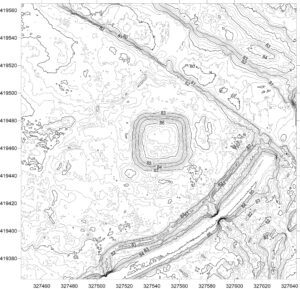 RYCZEŃ, plan warstwicowy stanowiska (oprac. M. Legut-Pintal, P. Rajski, Katalog Zamków i Dworów Obronnych Śląska [https://zamki.pwr.edu.pl/]. Licencja: CC BY-SA 4.0 [https://creativecommons.org/licenses/by-nc/4.0/])