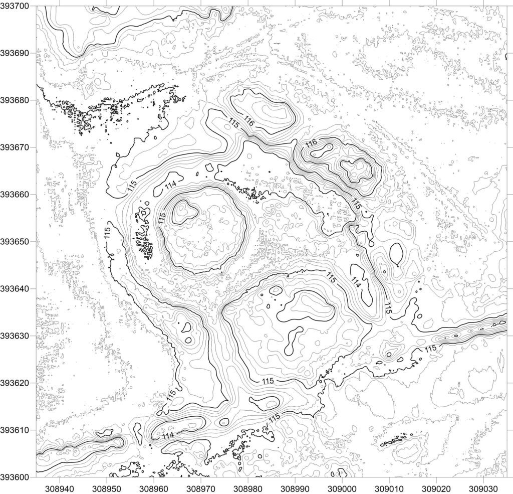 KŁOPOTÓW, plan warstwicowy stanowiska (oprac. M. Legut-Pintal, P. Rajski, Katalog Zamków i Dworów Obronnych Śląska [https://zamki.pwr.edu.pl/]. Licencja: CC BY-SA 4.0 [https://creativecommons.org/licenses/by-nc/4.0/])