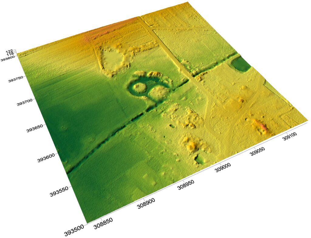 KŁOPOTÓW, cieniowany model reliefu otoczenia stanowiska (oprac. M. Legut-Pintal, P. Rajski, Katalog Zamków i Dworów Obronnych Śląska [https://zamki.pwr.edu.pl/]. Licencja: CC BY-SA 4.0 [https://creativecommons.org/licenses/by-nc/4.0/])
