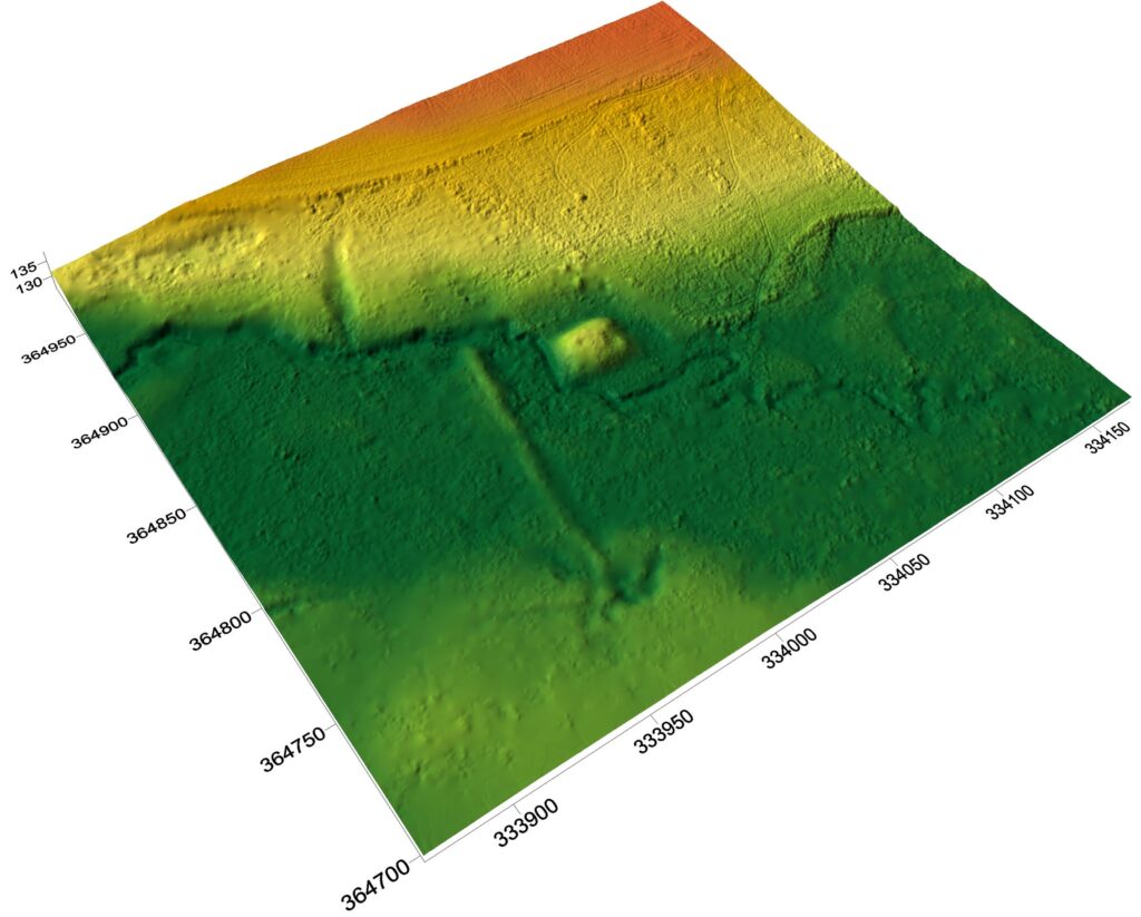 KRYNICZNO, cieniowany model reliefu otoczenia stanowiska (oprac. M. Legut-Pintal, P. Rajski, Katalog Zamków i Dworów Obronnych Śląska [https://zamki.pwr.edu.pl/]. Licencja: CC BY-SA 4.0 [https://creativecommons.org/licenses/by-nc/4.0/])