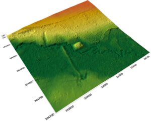 KRYNICZNO, cieniowany model reliefu otoczenia stanowiska (oprac. M. Legut-Pintal, P. Rajski, Katalog Zamków i Dworów Obronnych Śląska [https://zamki.pwr.edu.pl/]. Licencja: CC BY-SA 4.0 [https://creativecommons.org/licenses/by-nc/4.0/])