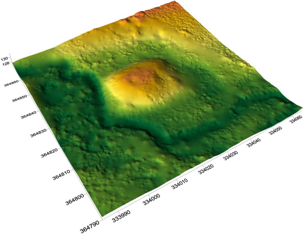 KRYNICZNO, cieniowany model reliefu stanowiska (oprac. M. Legut-Pintal, P. Rajski, Katalog Zamków i Dworów Obronnych Śląska [https://zamki.pwr.edu.pl/]. Licencja: CC BY-SA 4.0 [https://creativecommons.org/licenses/by-nc/4.0/])