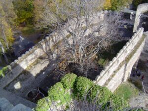 CHOJNIK, widok z wieży na dziedziniec gospodarczy, fot. A. Marcinów