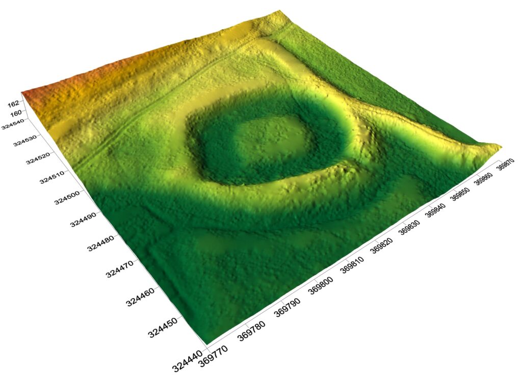 WYSZONOWICE,cieniowany model reliefu stanowiska (oprac. M. Legut-Pintal, P. Rajski, Katalog Zamków i Dworów Obronnych Śląska [https://zamki.pwr.edu.pl/]. Licencja: CC BY-SA 4.0 [https://creativecommons.org/licenses/by-nc/4.0/])