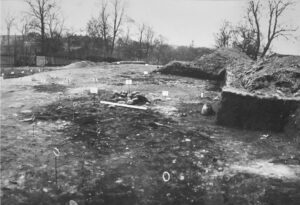 KRĘSKO, widok na stropy wczesnośredniowiecznych obiektów odkrytych w 1980 r. (archiwum WUOZ Wrocław)