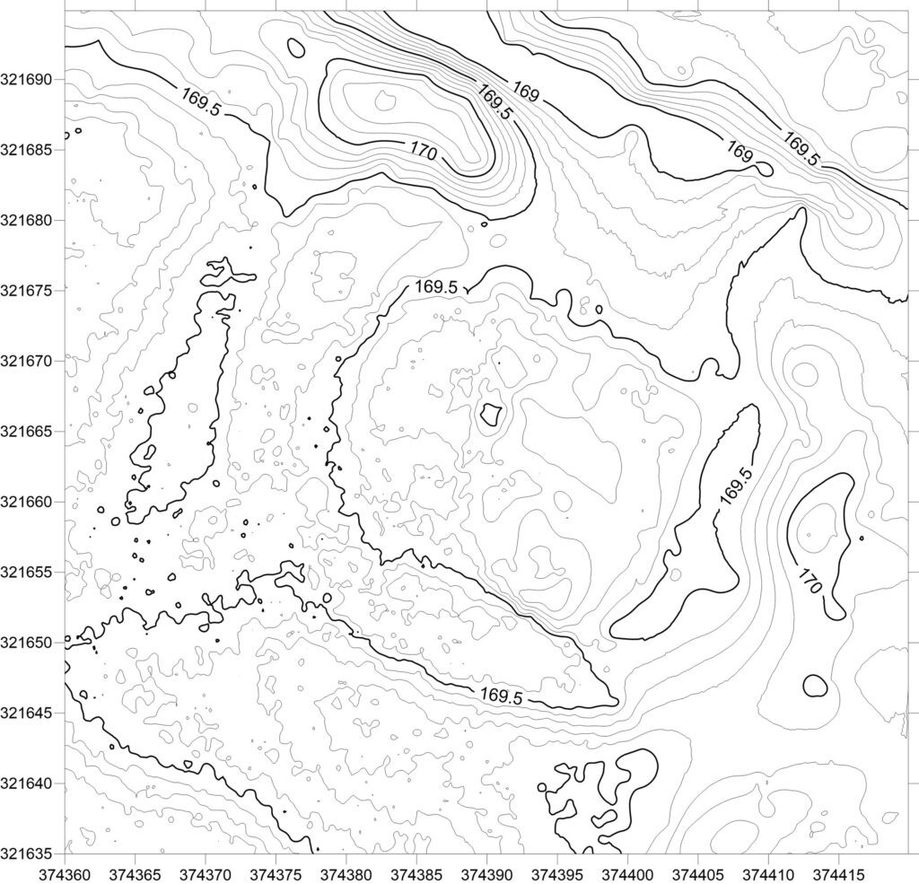KOWALÓW, plan warstwicowy stanowiska (oprac. M. Legut-Pintal, P. Rajski, Katalog Zamków i Dworów Obronnych Śląska [https://zamki.pwr.edu.pl/]. Licencja: CC BY-SA 4.0 [https://creativecommons.org/licenses/by-nc/4.0/])