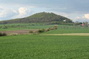 ZAMEK GRODZIEC, widok ogólny zamkowej góry
