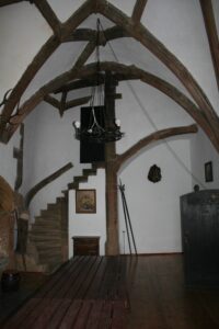 ZAMEK GRODZIEC, wnętrze jednego z pomieszczeń zamkowych (fot. A. Boguszewicz, Katalog Zamków i Dworów Obronnych Śląska [https://zamki.pwr.edu.pl/]. Licencja: CC BY-NC 4.0 [https://creativecommons.org/licenses/by-nc/4.0/])