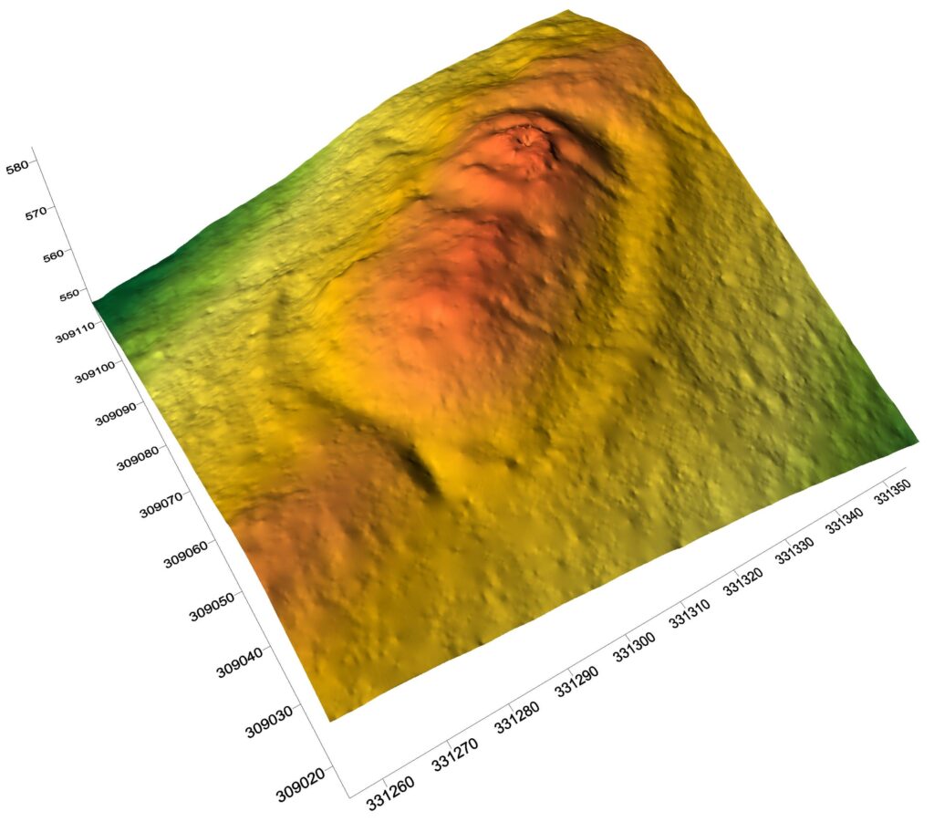 GRODZISZCZE (Zamkowa),cieniowany model reliefu stanowiska (oprac. M. Legut-Pintal, P. Rajski, Katalog Zamków i Dworów Obronnych Śląska [https://zamki.pwr.edu.pl/]. Licencja: CC BY-SA 4.0 [https://creativecommons.org/licenses/by-nc/4.0/])