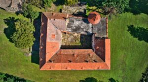 BIELAWA, pałac w widoku z drona, 2023 rok (fot. Marek Bogdała