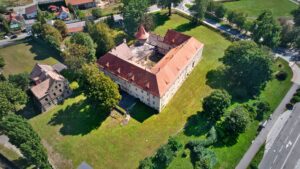 BIELAWA, pałac od zachodu w widoku z drona, 2023 rok (fot. Marek Bogdała)