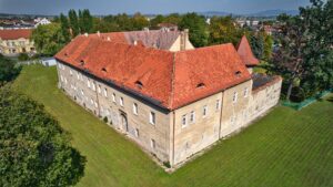 BIELAWA, pałac od południa w widoku z drona, 2023 rok (fot. Marek Bogdała)