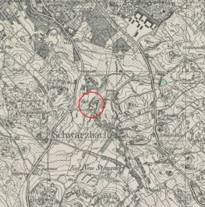 CZARNE, dwór, fragment mapy Messtischblatt z lokalizacją obiektu (oprac. P. Błoniewski, Katalog Zamków i Dworów Obronnych Śląska [https://zamki.pwr.edu.pl/]. Licencja: CC BY-NC 4.0 [https://creativecommons.org/licenses/by-nc/4.0/])