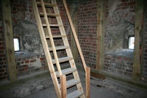 CHOCIANÓW, wieża druga kondygnacja, 2005 (fot. A. Boguszewicz, Katalog Zamków i Dworów Obronnych Śląska [https://zamki.pwr.edu.pl/]. Licencja: CC BY-NC 4.0)