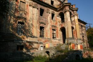 CHOCIANÓW, pałac od południa, 2005 (fot. A. Boguszewicz, Katalog Zamków i Dworów Obronnych Śląska [https://zamki.pwr.edu.pl/]. Licencja: CC BY-NC 4.0 [