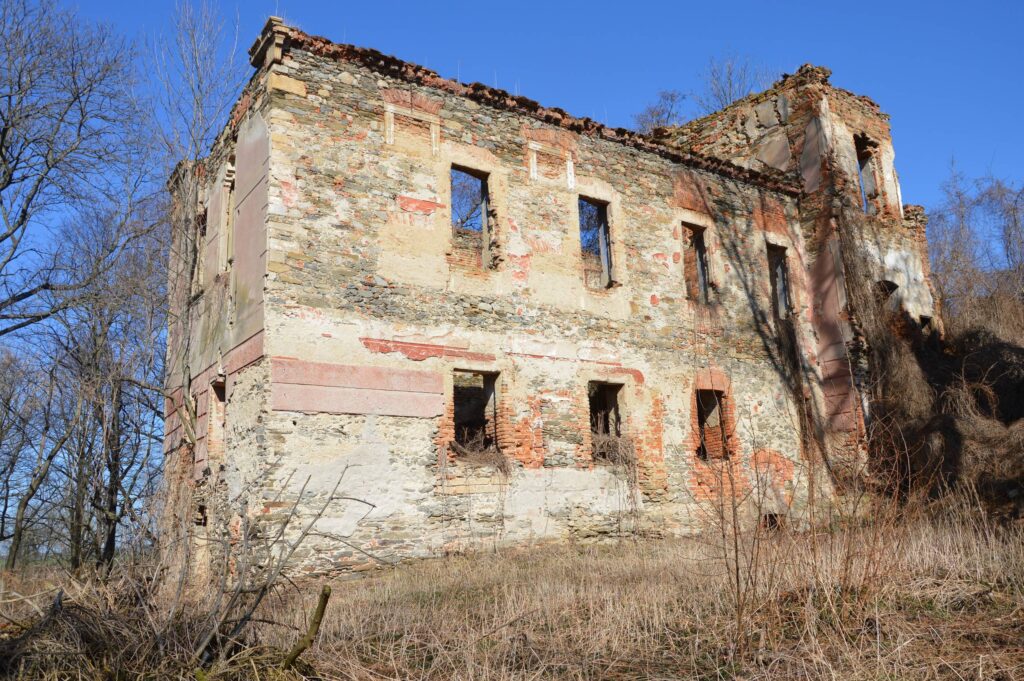 PIELASZKOWICE, skrzydło zach. od dziedzińca (fot. P. Błoniewski)