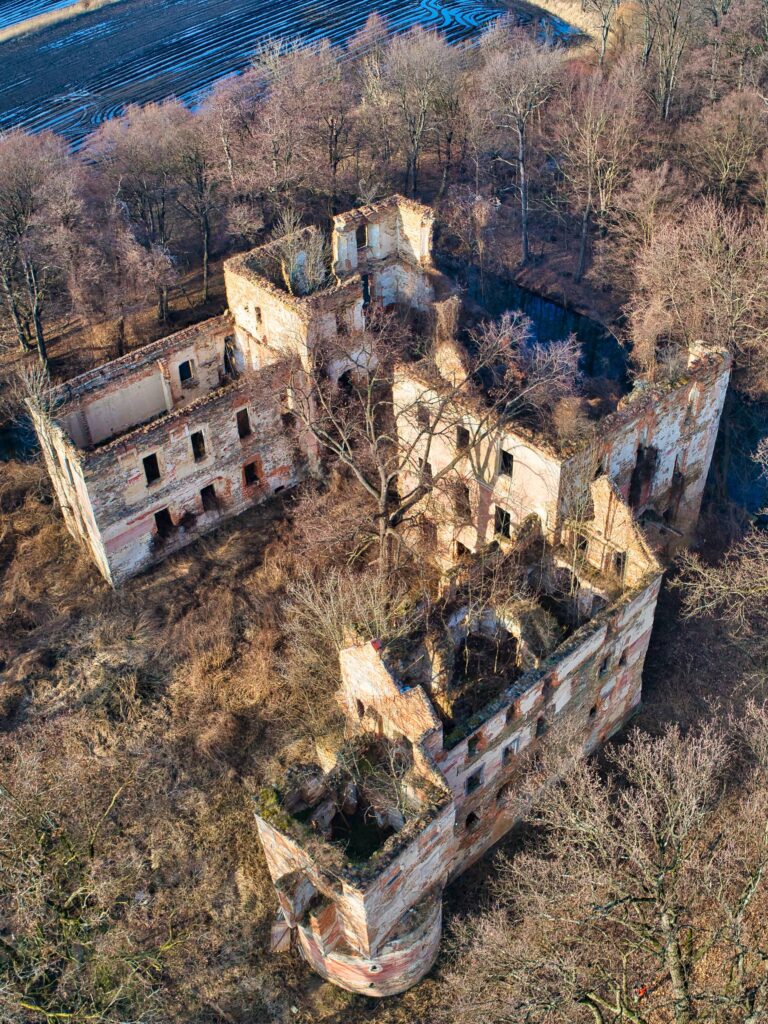 PIELASZKOWICE, widok z lotu ptaka od płd.-wsch., 2005 (fot. M. Bogdała)